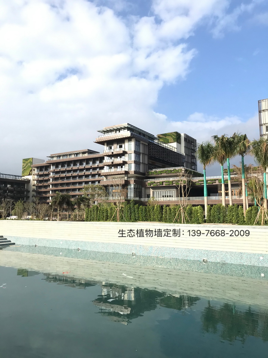 三亚阳光酒店垂直绿化